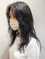 ウクラ バイ レシッド 池袋(uchla by rcid)&nbsp;アンニュイ黒髪ウェーブパーマ/センターパート/エアリーウェーブ