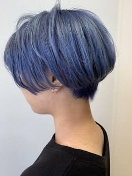 ライフ 忍ケ丘店(Lyfe) ネイビーブルーコンパクトショートヘア_トリプルカラー_349