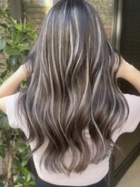 ヨロ 小岩(YOLO) ミルクティーグレージュハイライトケアブリーチレイヤーカット