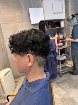 ヒート トウキョウ 目黒店(HEAT TOKYO) シャドウパーマ　センターパート　刈り上げ