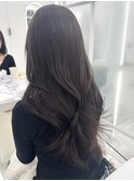 黒髪じゃない透明感グレージュレイヤーカットで後ろ姿も可愛く!