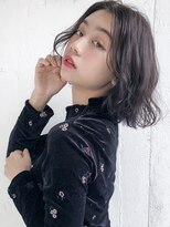 ルティア(Lutia)&nbsp;ラベンダーグレージュ ゆるウェーブ センターパート