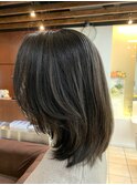 ミディアムレイヤー　前上がりスタイル　フェイスレイヤー　小顔