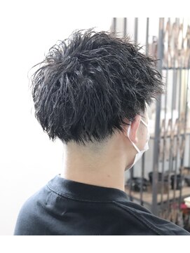 ウィスカーヘアー(whisker hair) ツイストスパイラルパーマ