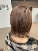 切りっぱなしボブ×フォギーベージュカラー