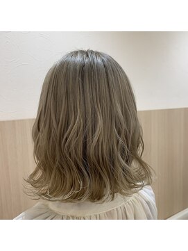 アッシュ 北千住店(Ash) ホワイトミルクティーカラー