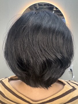 イゾラ(isola) 【isola】クセを活かした大人ショート/似合わせ/ショートボブ