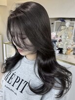 ラヴィ(Lavie)&nbsp;ミディアムレイヤーハッシュカットオリーブグレーココアベージュ