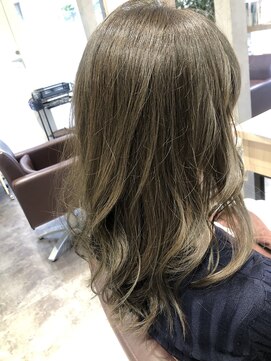 ビースリー ロア オリーブベージュ