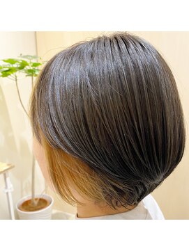 ナノハナ 鹿沼市ナノハナ　ショートボブ ブルーアッシュ　チラ見せカラー