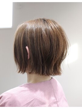 ウィスカーヘアー(whisker hair) 切りっぱなしボブ