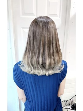 ウーロス(uros.) バレイヤージュスタイル