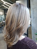 ラフランクリー(la frankly)&nbsp;ウェーブヘア/シアベージュ/バングカラー/シースルーバング