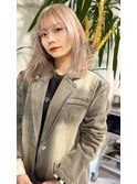 ホワイトベージュ×レイヤーカット