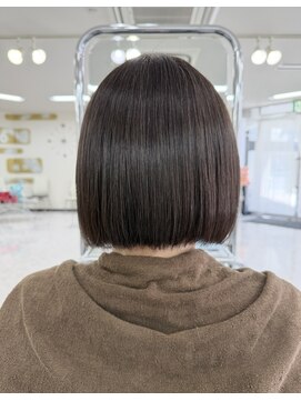 カラーコースで痛ませずに白髪をぼかす透明感カラーボブスタイル