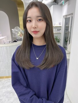 大人っぽレイヤーカット/透明感オリーブグレージュ