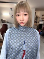 カルテ(QUARTE)&nbsp;レイヤー　ロブ　ハイトーンボブ　ミルクブロンド