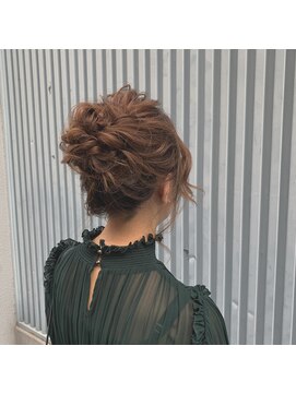 シャル オカチマチ 上野御徒町(shalu) 【shalu 渡邊翔一】大人お団子ヘアアレンジ