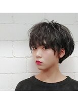 カドル(CUDDLE)&nbsp;クシャっとしたパーマが目を引くマッシュショート