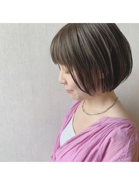 プラグ バイ ネオリーブ(plug by neolive) ふんわり丸みのあるショートボブで大人女性&透明感カラー