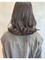 キチ(kichi.)&nbsp;[kichi.] ミディアム×カーキグレージュ