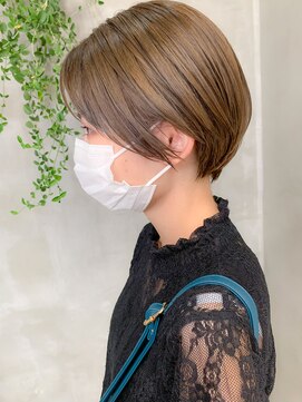 テトヘアー(teto hair) ショートボブ、ミルクティベージュ、ブリーチカラー、グレージュ