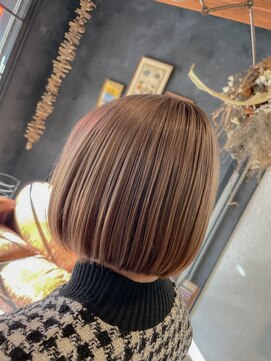 フロー(Flow) ミニボブ×ベージュ【岩本大樹】