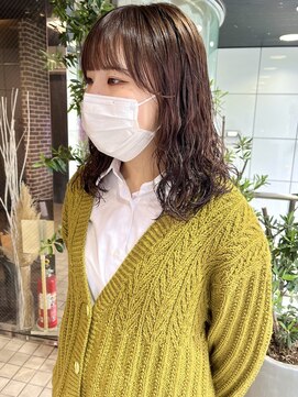 ヘアーアンドメイク ビス(HAIR&MAKE bis) ワンカラーで作るほんのりピンクブラウン【黒田あさみ】