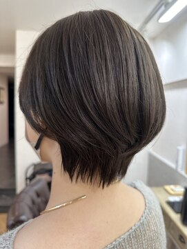 インビテーション(invitation) くびれショート・アッシュブラウン