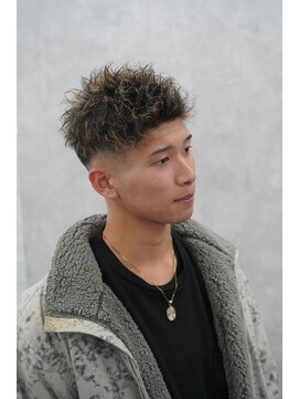 クロムトウキョウ ザ バーバー ネオン 新宿店(CHROM TOKYO the Barber ne/on) フェード×ツイストパーマ