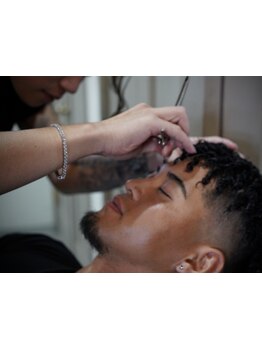 【メンズ特化型サロン◎】眉カット+眉パーマで好印象な清潔感UP！プロの手で男を磨く！