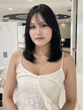 エアー 青山(AIR) 黒髪ミディアムレイヤーカット簡単スタイリング