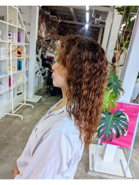 アンゼロ(UNZELO) ロングスパイラルパーマ