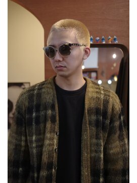 エディ(Edy) メンズ刈り上げケアブリーチ抜きっぱなしブロンド眉毛カット岡山