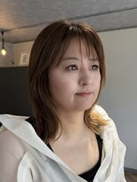 ウル(Ulu.)&nbsp;多摩センター白髪ぼかしハイライト/外ハネミディアムレイヤー