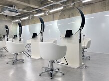 ドアホワイト(door white)の雰囲気(ホワイトで統一された韓国風サロン♪)