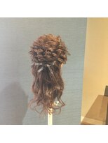 ヴァロ(Valo)&nbsp;ガーリーハーフアップ