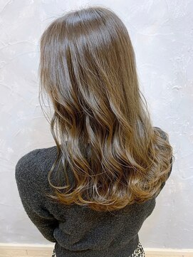 ラヴリア クルメ(LOVERIA KURUME) ≪LOVERIA KURUME/久留米≫艶やかに弾むグラデーションロング