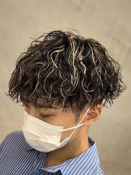 フィフス トウキョウ (fifth TOKYO) センターパートツイストスパイラルパーマメンズマッシュパーマ