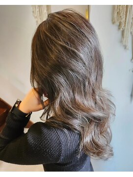 サーティーン(THIRTEEN) 髪と頭皮と環境に優しいVeganカラー☆極細ハイライト【30代】