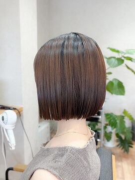 エホン(ehon) 王道のボブカットでどの角度から見てもカンペキシルエットに。