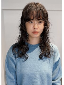 シカ(sica) 顔まわりウルフくるくるカーリーパーマ