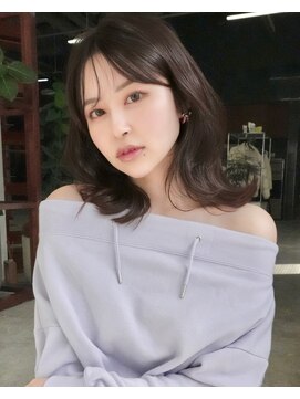 ソピ バイ インビテーション(sopi by invitation) “NARUOKA”ミディアムレイヤー/顔まわりレイヤー/地毛風カラー