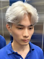 サンクマーケット 渋谷(cinq MARKET)&nbsp;渋谷メンズブリーチカラーハイトーンカラーセンターパート30代