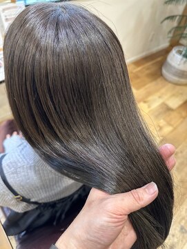 冬に映える！ツヤ上品グレージュ