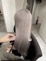 サイ(PSY)&nbsp;ホワイトグレージュ／池袋/ダブルカラー／ハイトーン