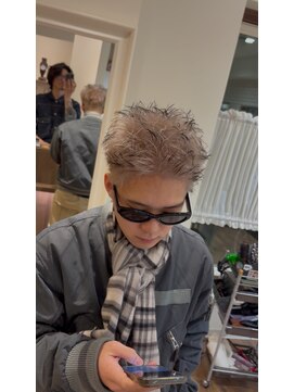ヘアープルトワ スパイキーショート　ハイトーンカラー　エンドカラー