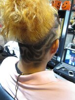 ミミック (mimic)&nbsp;ゴールドパーマ＆バリカンアート