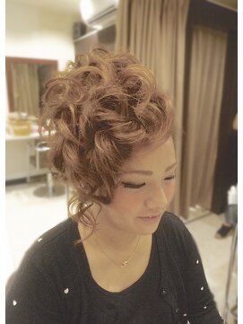 ヘアセットサロンエッジ(Edge) ファンキーカールアップ