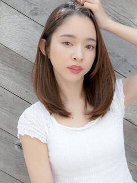 ルティア(Lutia) センターパート ラベンダーブラウン 似合わせカット